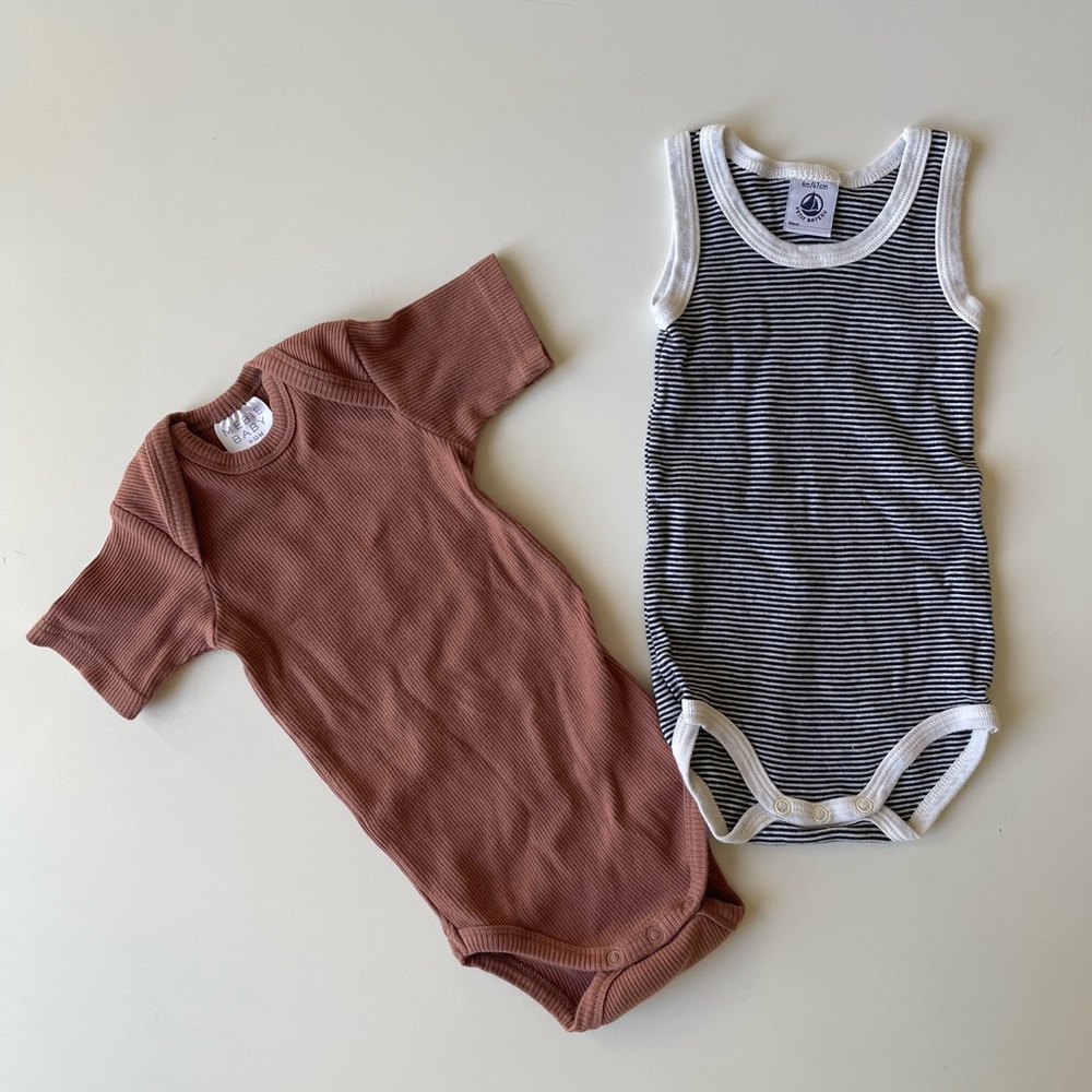 Lot of 2 baby bodysuit onesies - Petit Bateau & Mebie - 6 / 12 months